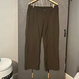Patagonia Crestview Roll Up convertible Hiking Trail Pants Size 12 Olive Green